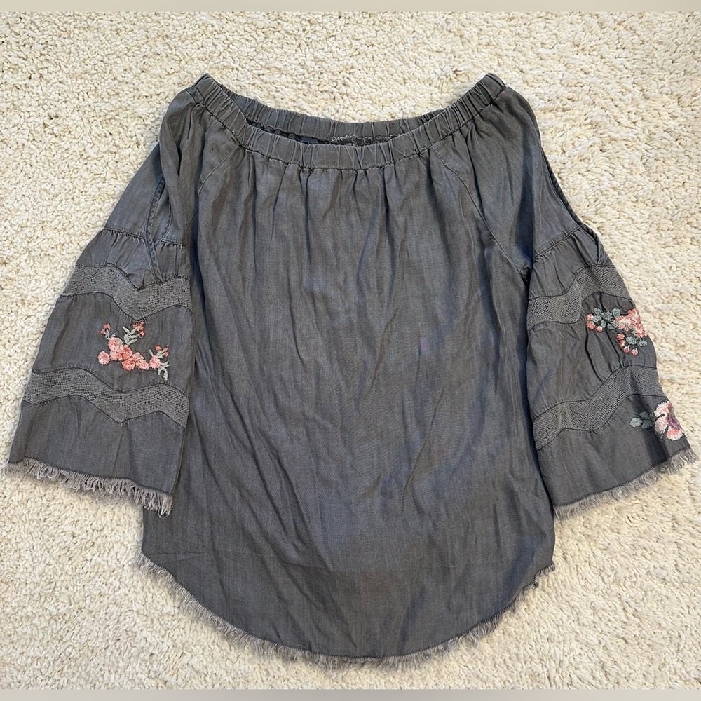 Billy T cold shoulder sz XS women’s top Floral